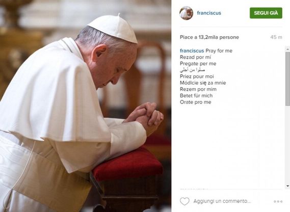@Franciscus: Papa inaugura il suo profilo Instagram con foto in preghiera
