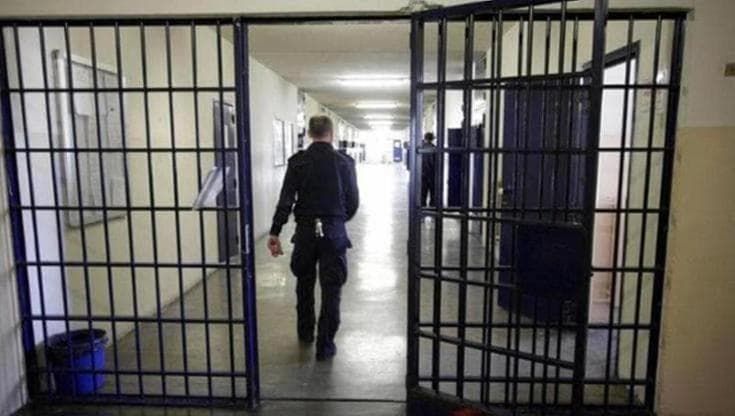 Bastonate a un agente al Malaspina di Palermo. A Trapani salvati dal suicidio due detenuti