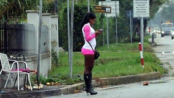 Riti Voodoo e prostituzione, due ragazze nigeriane in fuga fanno arrestare i trafficanti