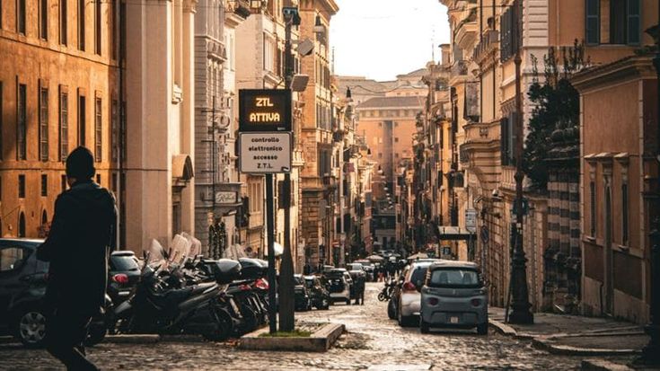 Ztl, stretta del Comune contro i furbetti: cancellati 35mila permessi per disabili