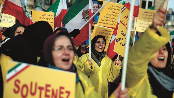Azar Nafisi: “Nel mio Iran è ancora rivolta. Chi protesta vuole la fine del regime”