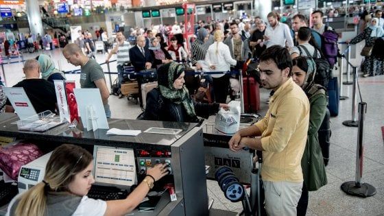 Aeroporti, guasto al check-in. Caos negli scali in tutto il mondo. Enac: "Non in Italia"