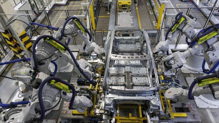 Volvo, richiamo per 73mila ibride: timori su batterie in fiamme