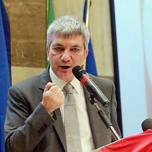 Vendola: "Pisapia sbaglia, la politica non si fa con la fantasia"