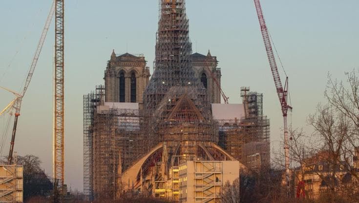 Notre Dame di Parigi, a Bologna svelati i segreti della cattedrale che sta rinascendo