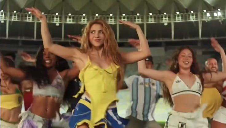 “Dai Dai”: Shakira lancia l’inno dei Mondiali, con una doppia beffa per l’Italia