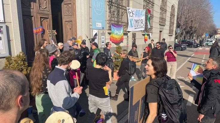 Il partito di Vannacci contro le famiglie gender, contestazione a Pinerolo