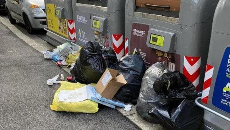 Due addetti alla raccolta rifiuti trovati morti in poche ore. La Cgil: “Chiarire le cause”