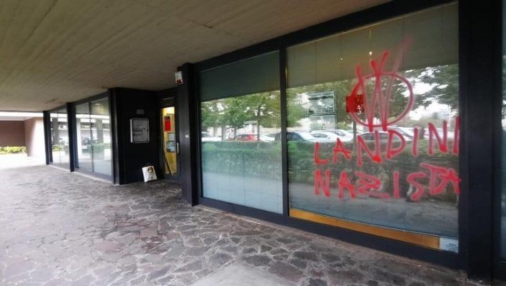 A Scandicci imbrattata la sede della Cgil