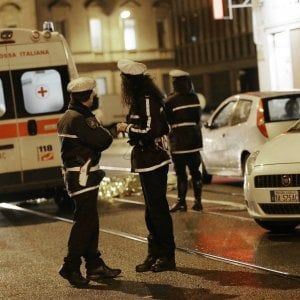 Incidente stradale a Milano, 50enne muore nello scontro tra la sua moto e un'auto