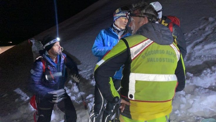Valle D'Aosta, elicottero precipita sopra Cervinia: un morto e un ferito