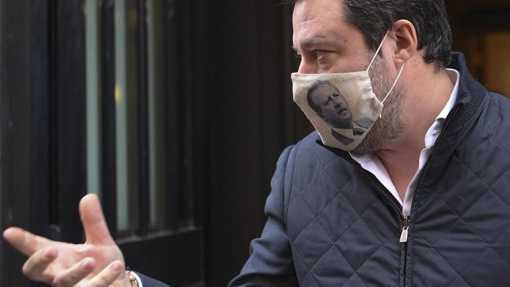 Crisi di governo, controffensiva di Salvini. Pressing su 4 senatori 5S per impedire la fiducia