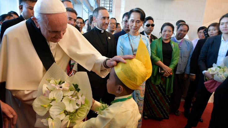 Il Papa nel Myanmar ricco: viaggio nella capitale fantasma 