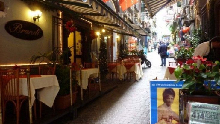 Napoli, riapre la pizzeria Brandi