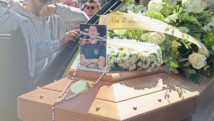 “Non è normale essere uccisi, Foggia ribellati”: il grido di dolore al funerale del personal trainer