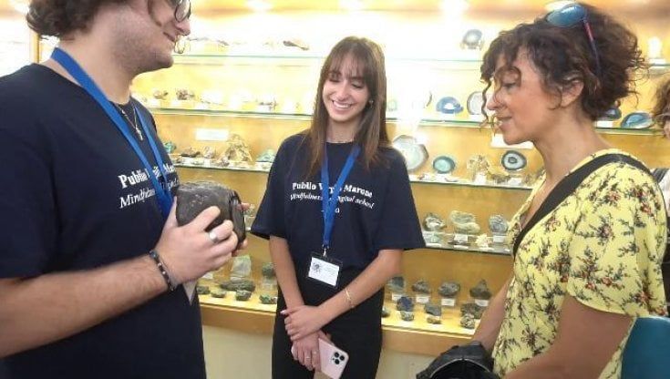 Emmanuelle Charpentier, Nobel per la chimica nel 2020, al Museo mineralogico di Vico Equense