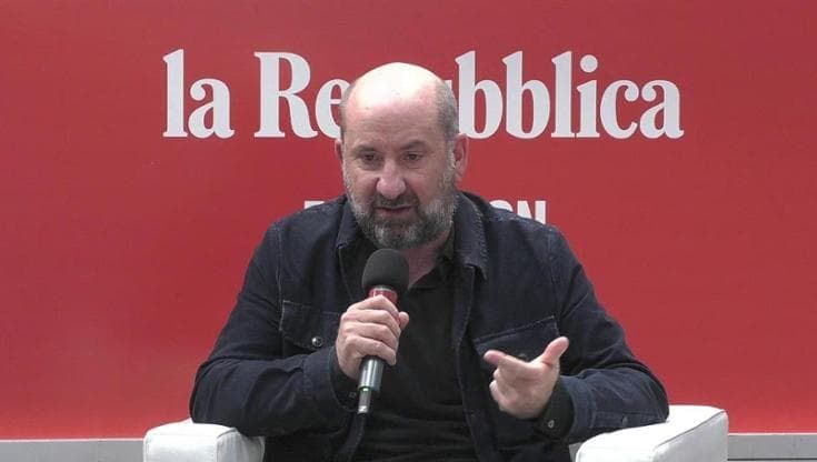 Arena Repubblica Robinson, Antonio Albanese: “Dimenticare la memoria è un fallimento”