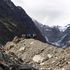 Il ghiacciaio che chiude la strada e cambia la vita della valle
