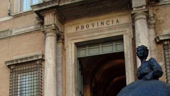 Manovra, 33 deputati Pd: moltiplicare fondi Province. Renzi: "Aiuteremo"