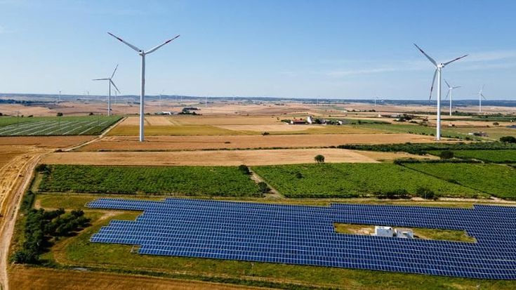 Eolico e fotovoltaico: solo il 2,2% di terra serve all’Europa per decarbonizzarsi al 2040