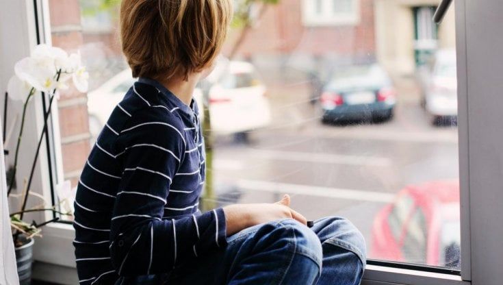 Covid, i familiari dei malati di autismo: "Cento casi in più con la pandemia e una lista d'attesa lunga un anno"