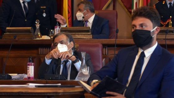 Palermo, duello Sinistra-renziani. Orlando: “Collaborate o tutti a casa”