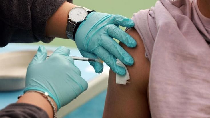 “Mielite causata dal vaccino Covid”, indennità di 3mila euro al mese per una donna di Alba