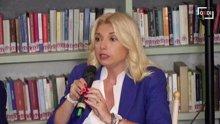 Tumore ovarico, Elena Murelli: "Dalla diagnosi alla cura le donne vanno supportate dalla politica"
