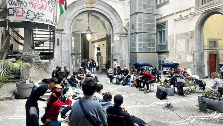 Napoli, L’Orientale occupata: “Non siamo violenti lottiamo per il futuro”
