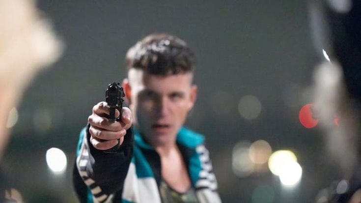 Ernia e la fiction Hype girata tra i palazzi del QT8: il “dark side” di Milano tra musica e riscatto