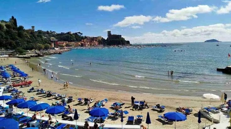 In Liguria bagnanti più forti dell’afa. Aumentano i turisti stranieri