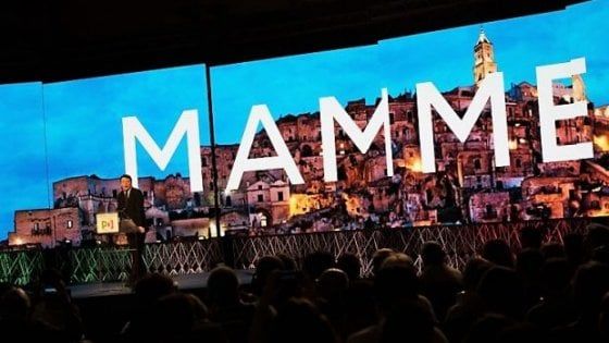 Pd, polemica social sul 'dipartimento mamme': "Una cultura da Dc anni Cinquanta"