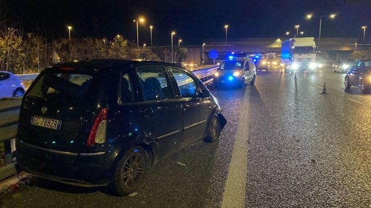 Due tamponamenti sulla tangenziale di Bari: nessun ferito ma traffico in tilt. Auto in coda anche sulla statale 100