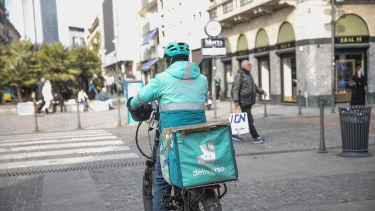 Caporalato, patto tra piattaforme, procura e amministratori per alzare le paghe dei rider