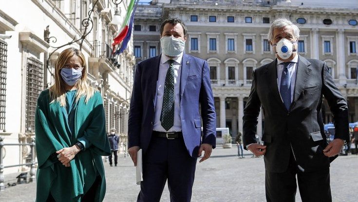 Vertice di centrodestra sul Dpcm: "Voto punto per punto sulle misure". Conte riunisce i capigruppo di maggioranza