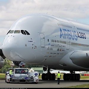Giallo a bordo del super-aereo. Airbus valuta l'addio all'A380