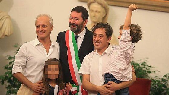 Coppia gay: "Sposati 5 volte, ma ora per legge italiana torniamo ad avere zero diritti"