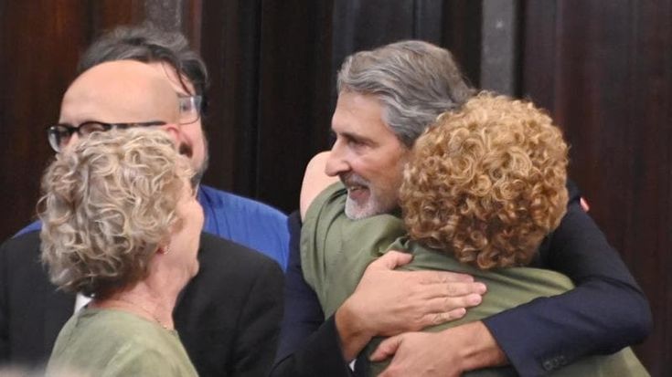 L’assessore milanese Tancredi si dimette tra abbracci e applausi: “Decisione sofferta”