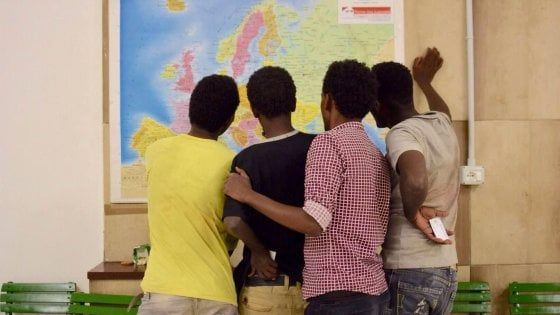 Migranti, la prefettura di Parma rivede il bando: salta il tetto dei 10mila abitanti 