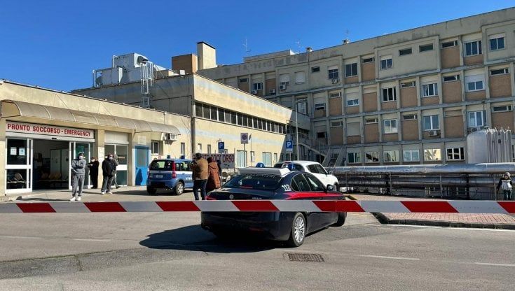 Agguato a Nettuno, chi è il capoclan colpito col figlio 15enne e perché la mafia foggiana fa sempre più paura (anche lontano dalla Puglia)
