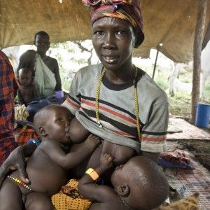 Pi&ugrave; ostetriche per salvare pi&ugrave; vite: l'aiuto di Amref alle donne africane