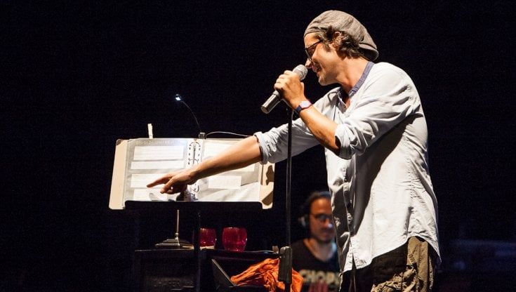 Samuele Bersani: "La mia Milano surreale, dove la Centrale mi sembrava un drago"