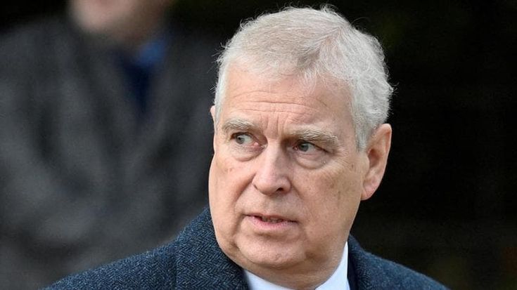 Regno Unito, anche senza titoli l’ex principe Andrea potrebbe ancora diventare re: ecco perché