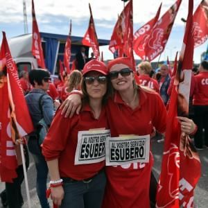 Auchan, i dipendenti dei supermercati in sciopero contro i licenziamenti