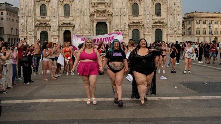 In posa felici davanti al Duomo: la sfida di “Culona” alla grassofobia