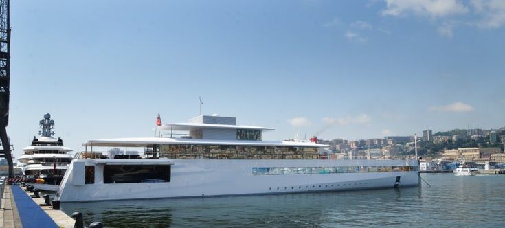 Lo yacht avveniristico<br />di Steve Jobs attracca a Genova