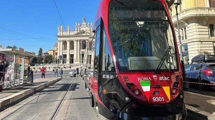 Ecco il nuovo tram rosso, al collaudo il primo convoglio Urbos. In servizio a dicembre