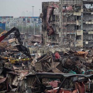 Cina, esplosione in zona chimico-industriale di Dongyng