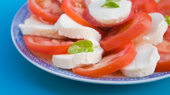 La caprese: la ricetta perfetta (e gourmet) per un'insalata dalla storia futurista