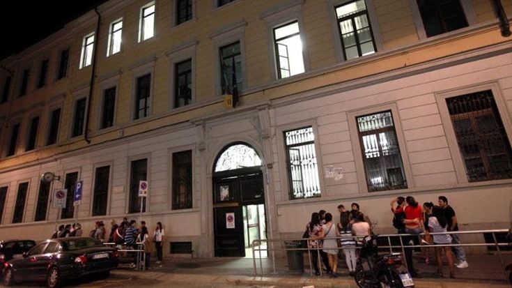 Viaggio tra i banchi delle scuole serali che guadagnano iscritti: “Fatica e voglia di riscatto”